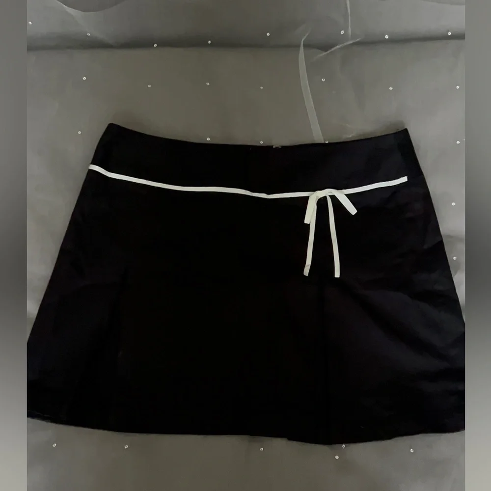 Mid Rise Bow Mini A-Line Skirt